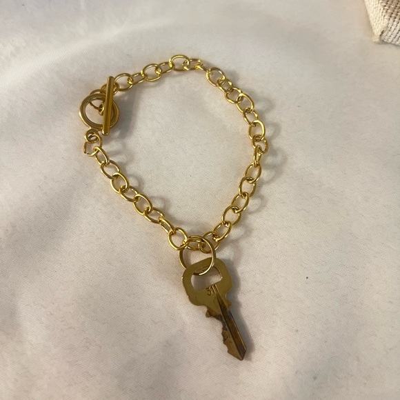 LV Lock & Key Necklace - Picture 8 of 8